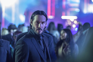 Man suit tie crowd party - event free wallpaper