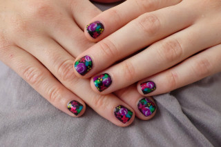 Woman manicure flower design ring - her finger free wallpaper