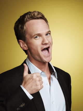 Man suit thumbs up yellow - a gold background free wallpaper