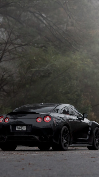 Black sports car foggy road - foggy free wallpaper
