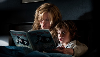 Woman child reading book bed - a book together free wallpaper