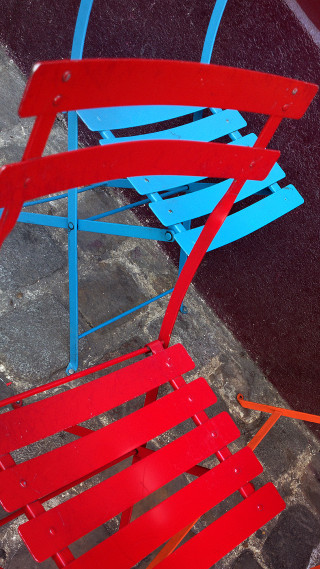 Red blue chair sidewalk wall - fauvism free wallpaper
