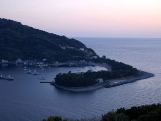 Small island water boats town - a small island in the middle of a body free wallpaper