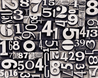 Numbers pattern tiles black white - free abstract wallpaper
