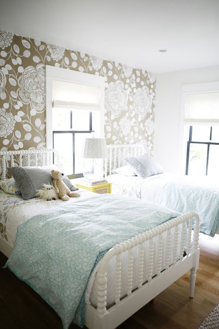 Bedroom two beds window view - outside free wallpaper