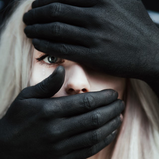 Woman black gloves covering face - her eye free wallpaper