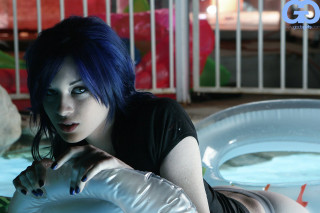 Woman blue hair pool ring - her finger free wallpaper