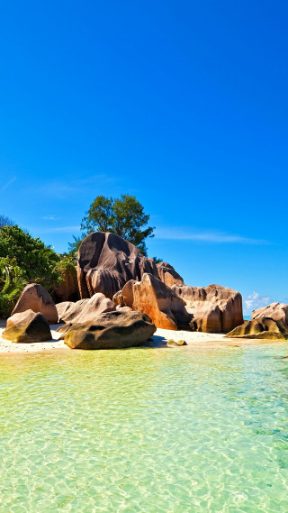 Beach rocks clear water blue 4 - beautiful landscape free wallpaper