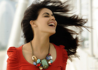 Woman necklace smiling waving hair 2 - a necklace free wallpaper