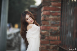 Woman long hair brick wall 6 - byeon sangbyeok free wallpaper