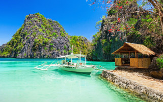 Boat docked clear water tropical - a tropical island free wallpaper