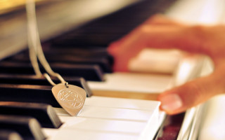 Person playing piano heart shaped - a person playing free wallpaper