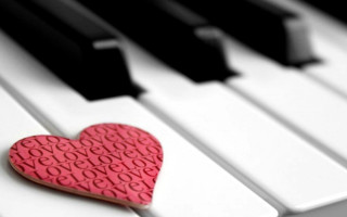 Heart cookie piano love blurry - a red heart free wallpaper