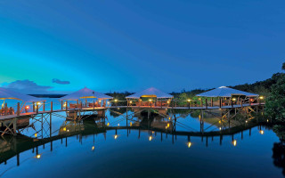 Pier restaurant nighttime lights tables - andrew law free wallpaper