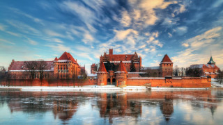 Castle lake sky clouds buildings - a few building free wallpaper