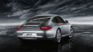 Silver car reflection cloudy sky - a reflection free wallpaper