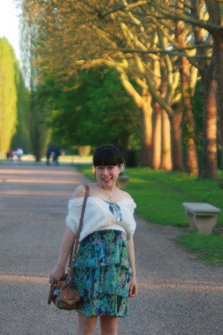 Woman standing road purse trees - sunny free wallpaper