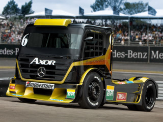 Truck race track crowd sporting - a crowd in the background free wallpaper