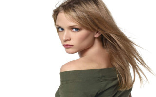 Woman green shirt long hair 3 - the wind free wallpaper
