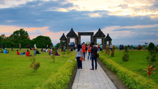 People park stone walkway archway - basuki abdullah free wallpaper