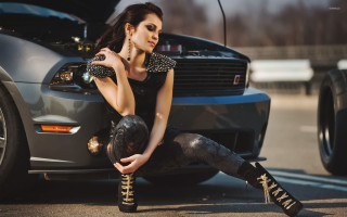 Woman sitting ground car hand - the ground next free wallpaper