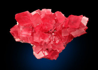 Red crystals black background blue - aquirax uno free wallpaper for desktop