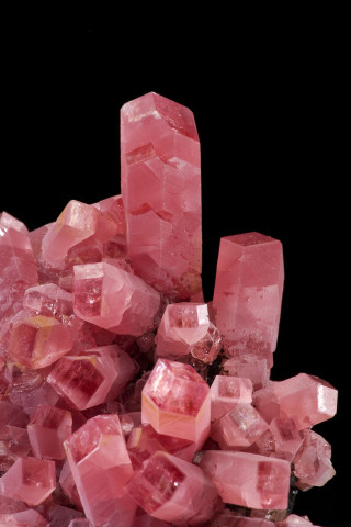 Pink crystals black background pile - aquirax uno free wallpaper