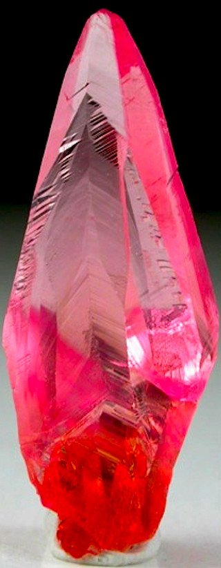 Pink crystal red center macro - anish kapoor free wallpaper
