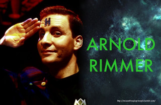 Man cross forehead green background - his forehead free wallpaper