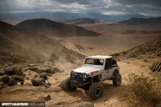 Jeep desert cloudy mountains sky - the desert free wallpaper