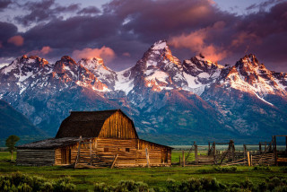 Barn field mountains sunset pink 3 - a barn in a field free wallpaper