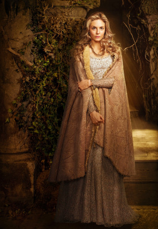 Woman dress cape ivy wall - a wall free wallpaper