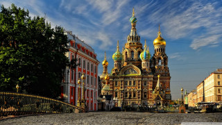 Church golden dome fence buildings - a golden dome free wallpaper