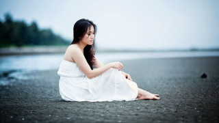 Woman white dress sitting beach - portrait photography free wallpaper for desktop