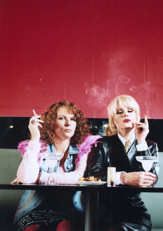 Women smoking coffee tea together - free vintage wallpaper