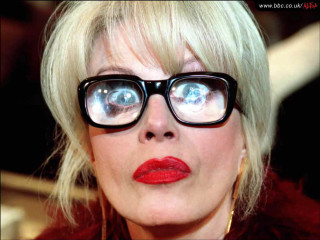 Woman glasses redlipstick portrait artist - edna mann free wallpaper
