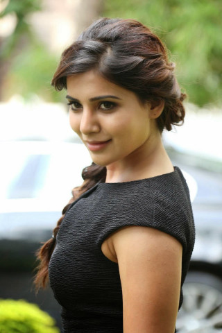 Woman black dress smiling camera 6 - ella guru free wallpaper