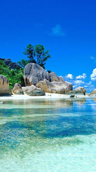 Bascove beach rocks clear water 2 - rock free wallpaper
