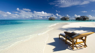 Chair beach ocean view huts 2 - daren bader free wallpaper