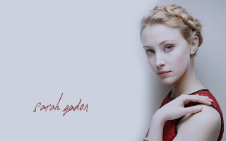 Woman red dress posing picture 3 - pre free wallpaper