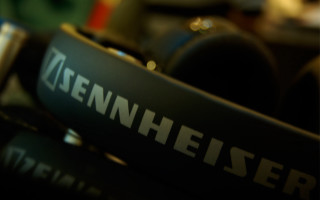 Bike tire hennheiser closeup blurry - side and a blurry background free wallpaper