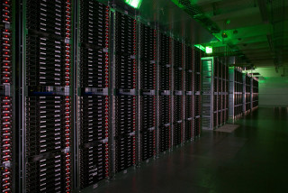 Large room servers green lights - a large room free wallpaper