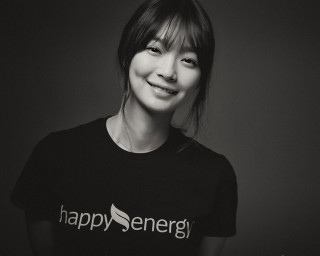 Happy woman smiling blackshirt plant - happy free wallpaper