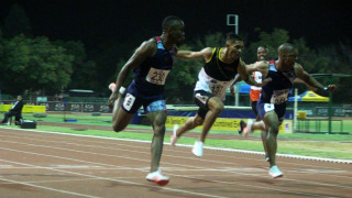 Night track running men group - a group of men free wallpaper