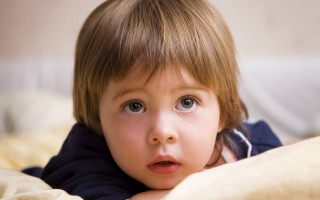 Little girl blue shirt laying - a little girl free wallpaper