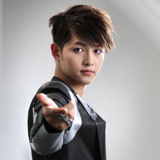 Man black shirt vest pointing - a marble sculpture free wallpaper