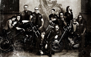 Bikers pose demon wall group - a picture together in front free wallpaper