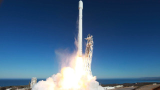 Rocket launch man sky ground 2 - a rocket free wallpaper