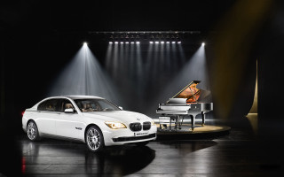 White car piano stage spotlights - spotlight free wallpaper
