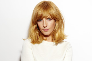 Blonde hair bangs woman arms - de stijl free wallpaper